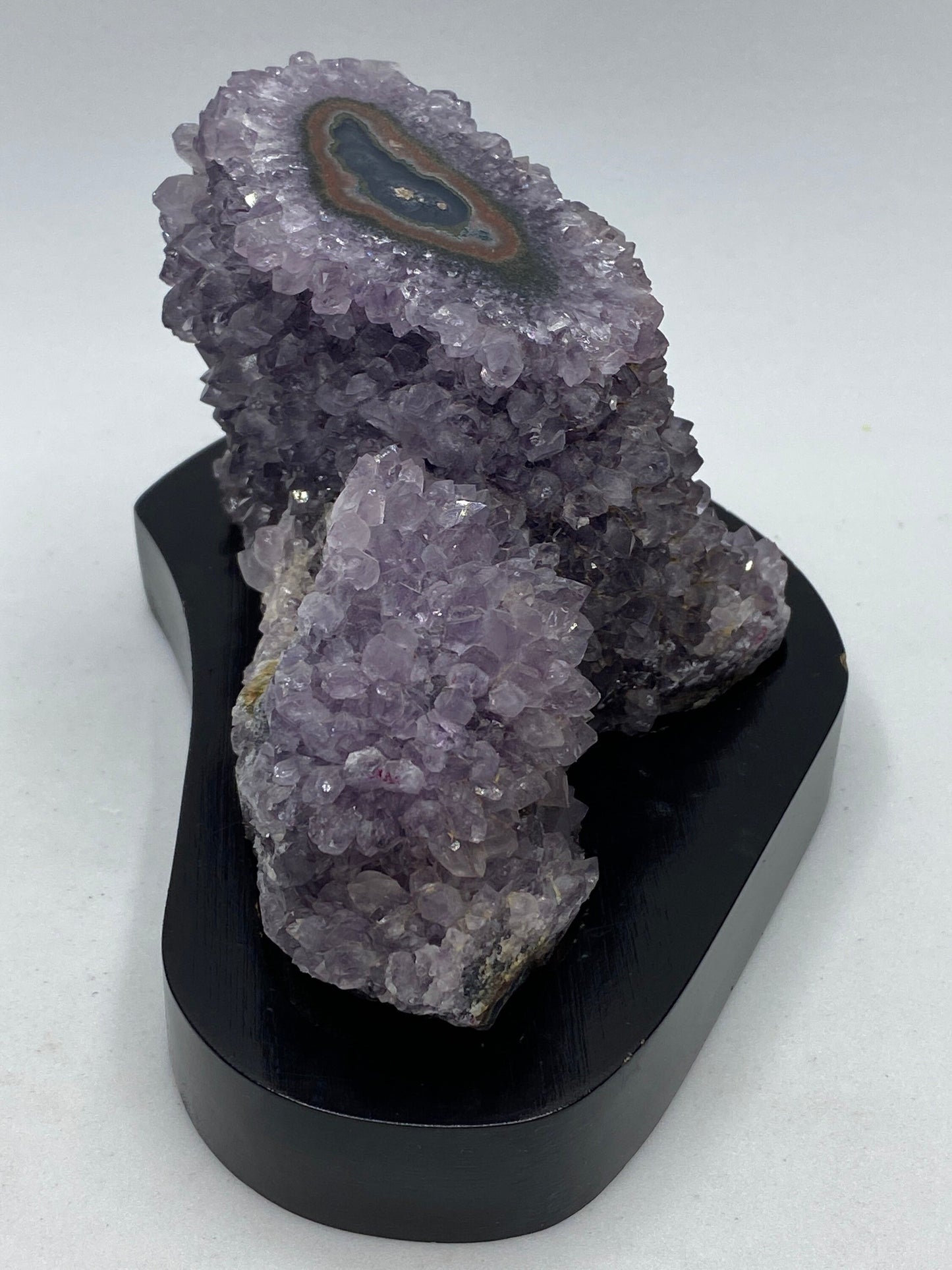 Roccia Roba - Amethyst geode stalagmite on a wood base, rock decor