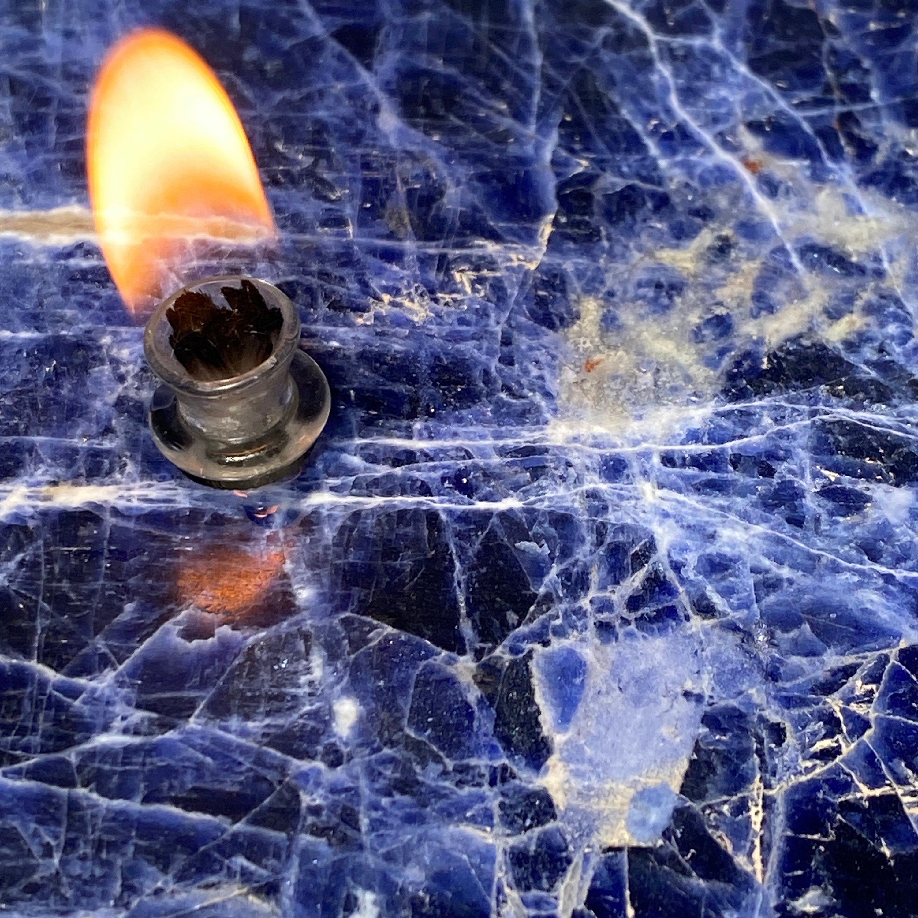 Sodalite rock oil candle