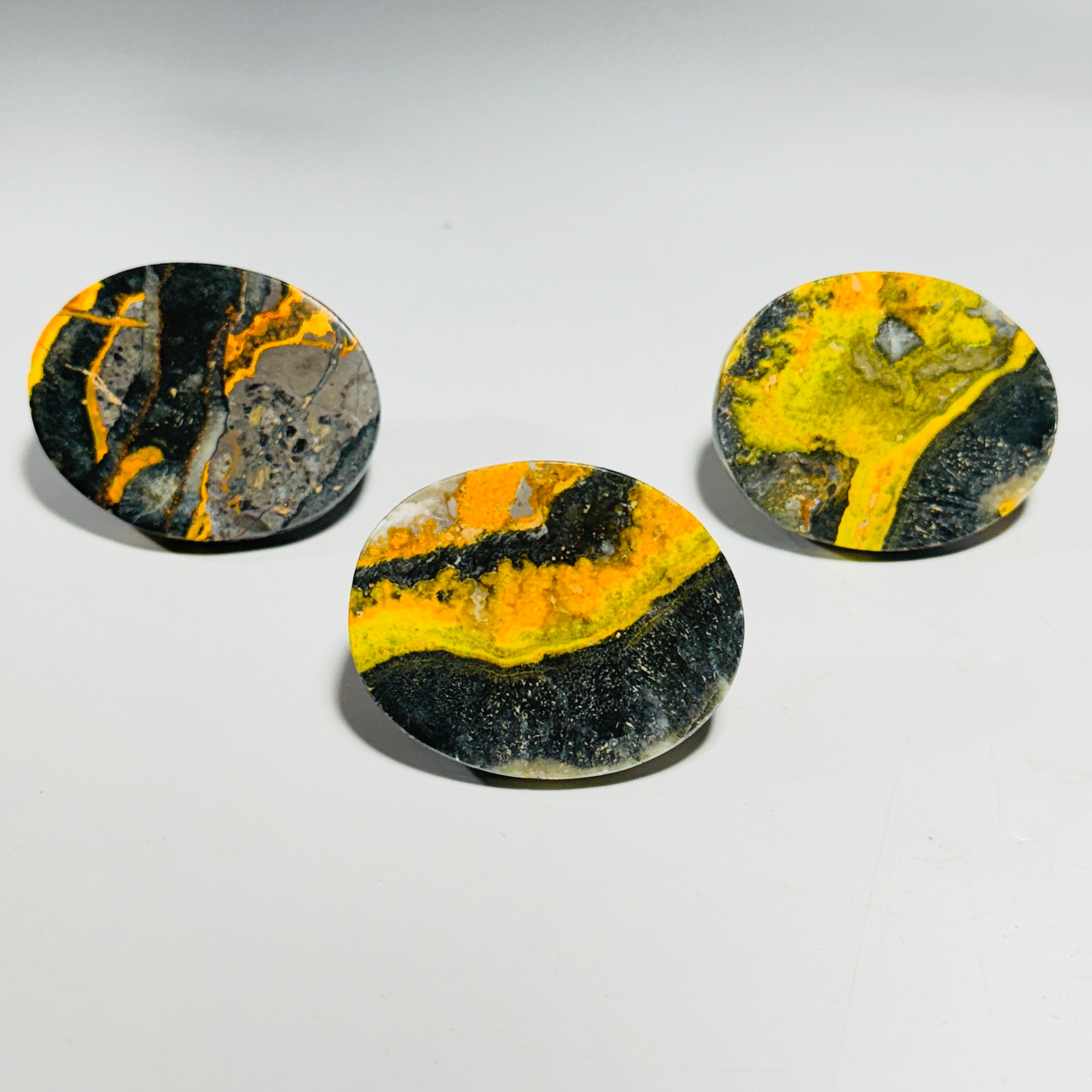 Cabinet knobs - Dark bumblebee Jasper