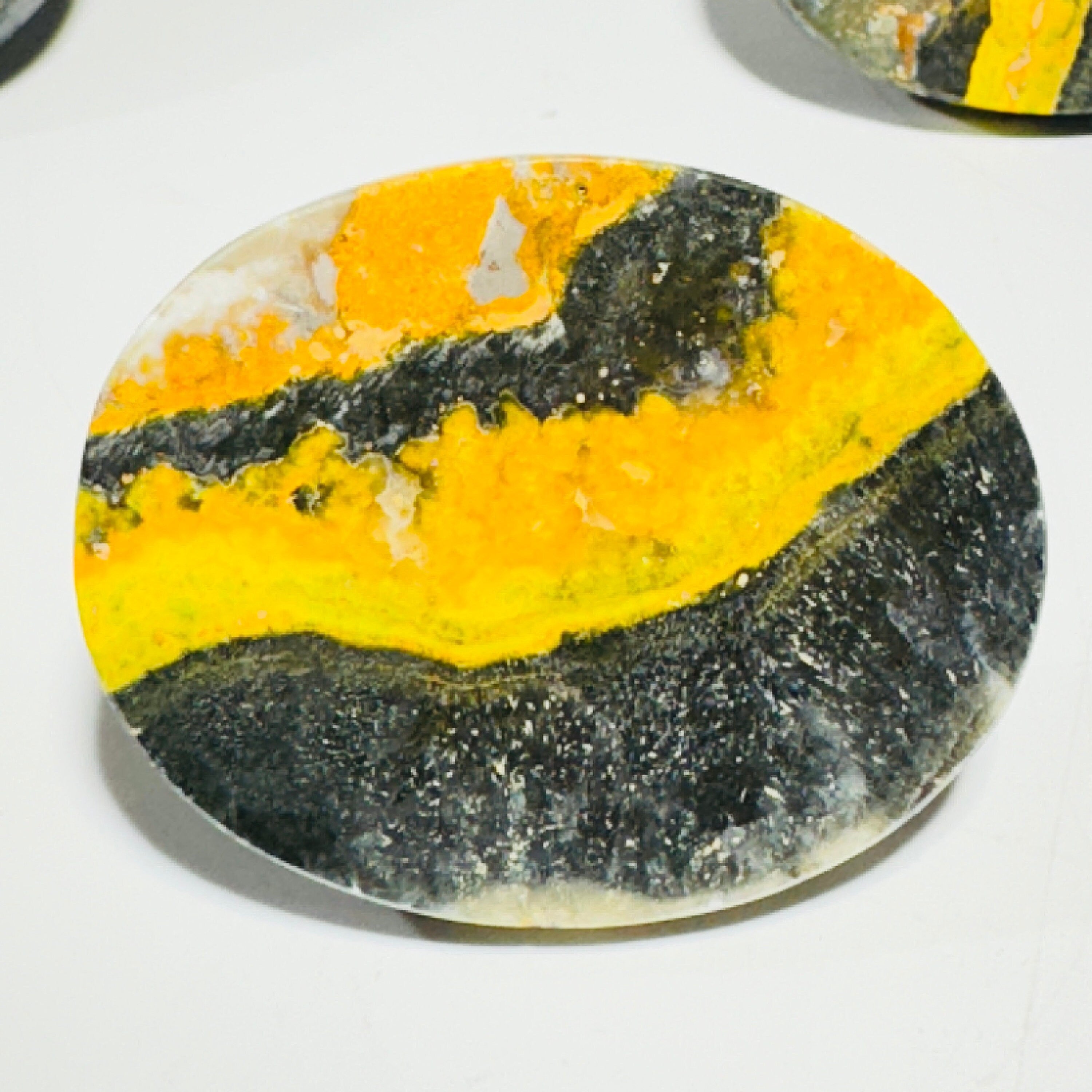 Cabinet knobs - Dark bumblebee Jasper