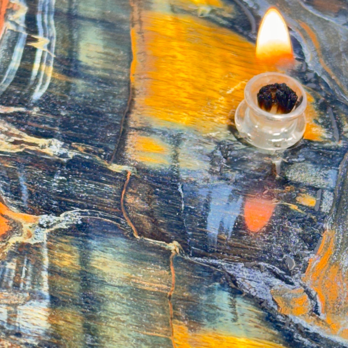 Roccia Roba - Tigers Eye Rock Oil Candle, rock decor