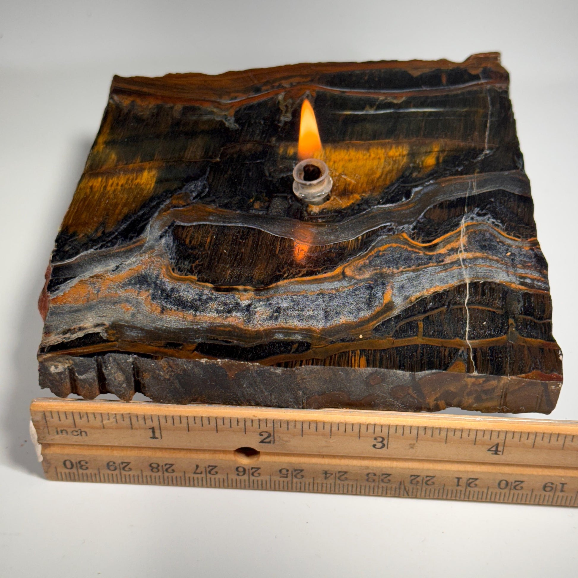 Roccia Roba - Tigers Eye Rock Oil Candle, rock decor