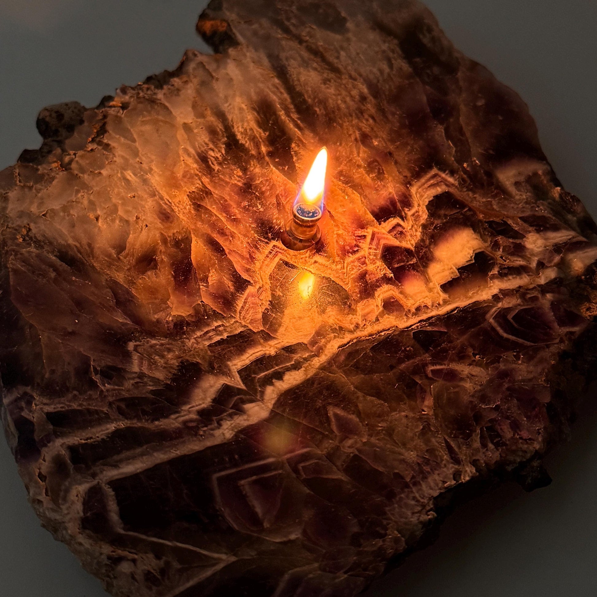 Roccia Roba - Rock oil lamp, Amethyst geode slab, rock decor