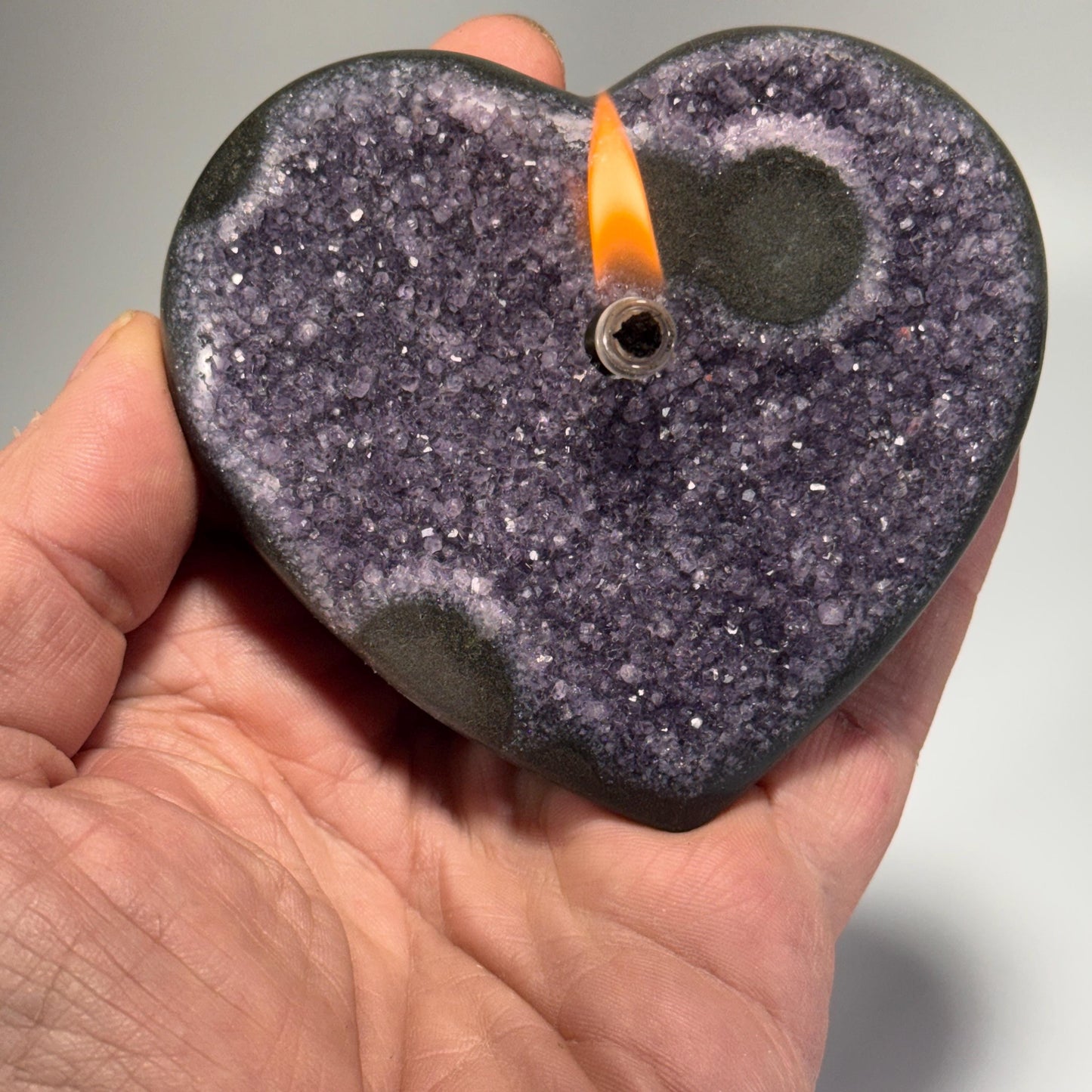 Roccia Roba - Amethyst Rock Candle, geode heart, rock decor