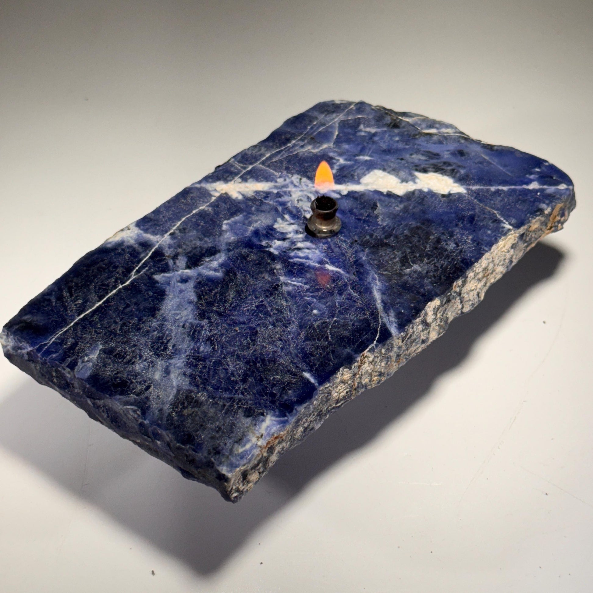 Roccia Roba - Blue Sodalite Rock Oil Candle, rock decor