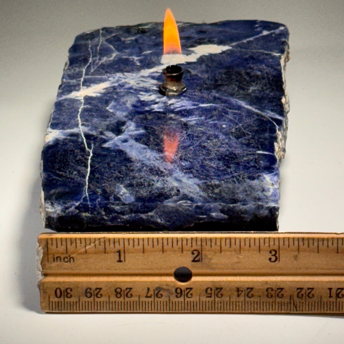 Roccia Roba - Blue Sodalite Rock Oil Candle, rock decor
