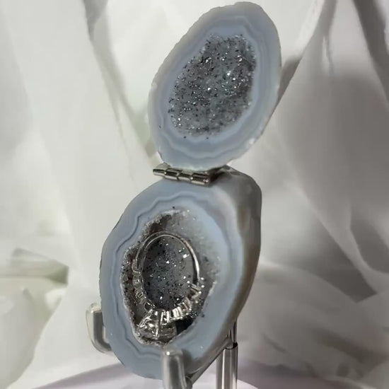 Brazilian Geode Ring Box with Sparkling Druzy Crystal Interior — Natural Agate Proposal Box