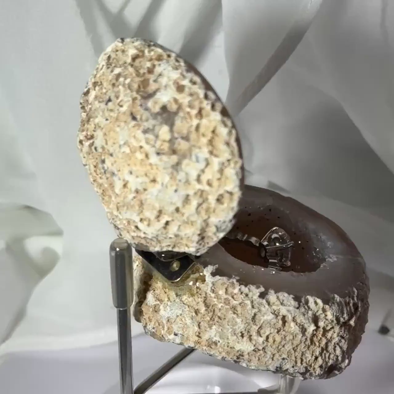 Brazilian Geode Ring Box with Sparkling Druzy Crystal Interior — Natural Agate Proposal Box