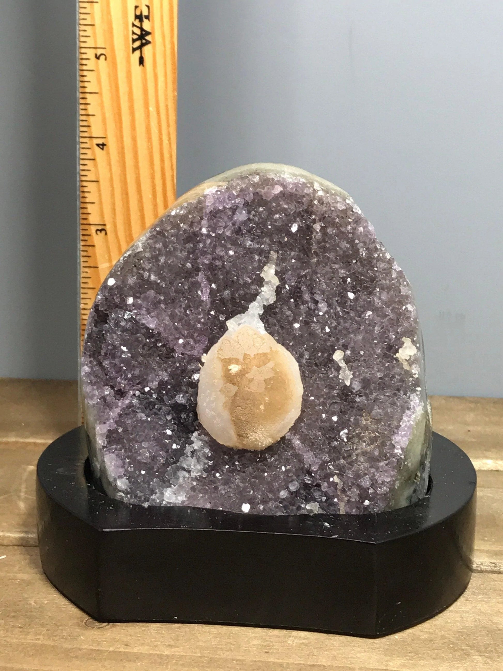 Amethyst geode with calcite on a wood base - RocciaRoba