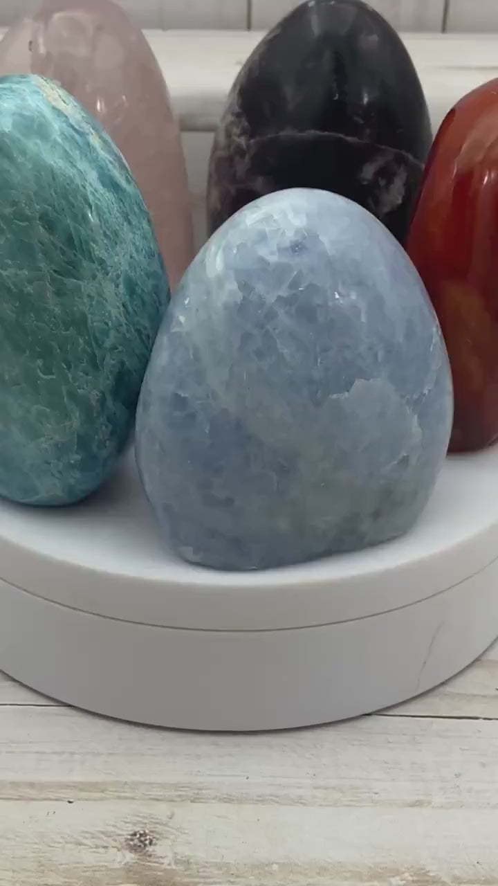 Free standing polished crystals