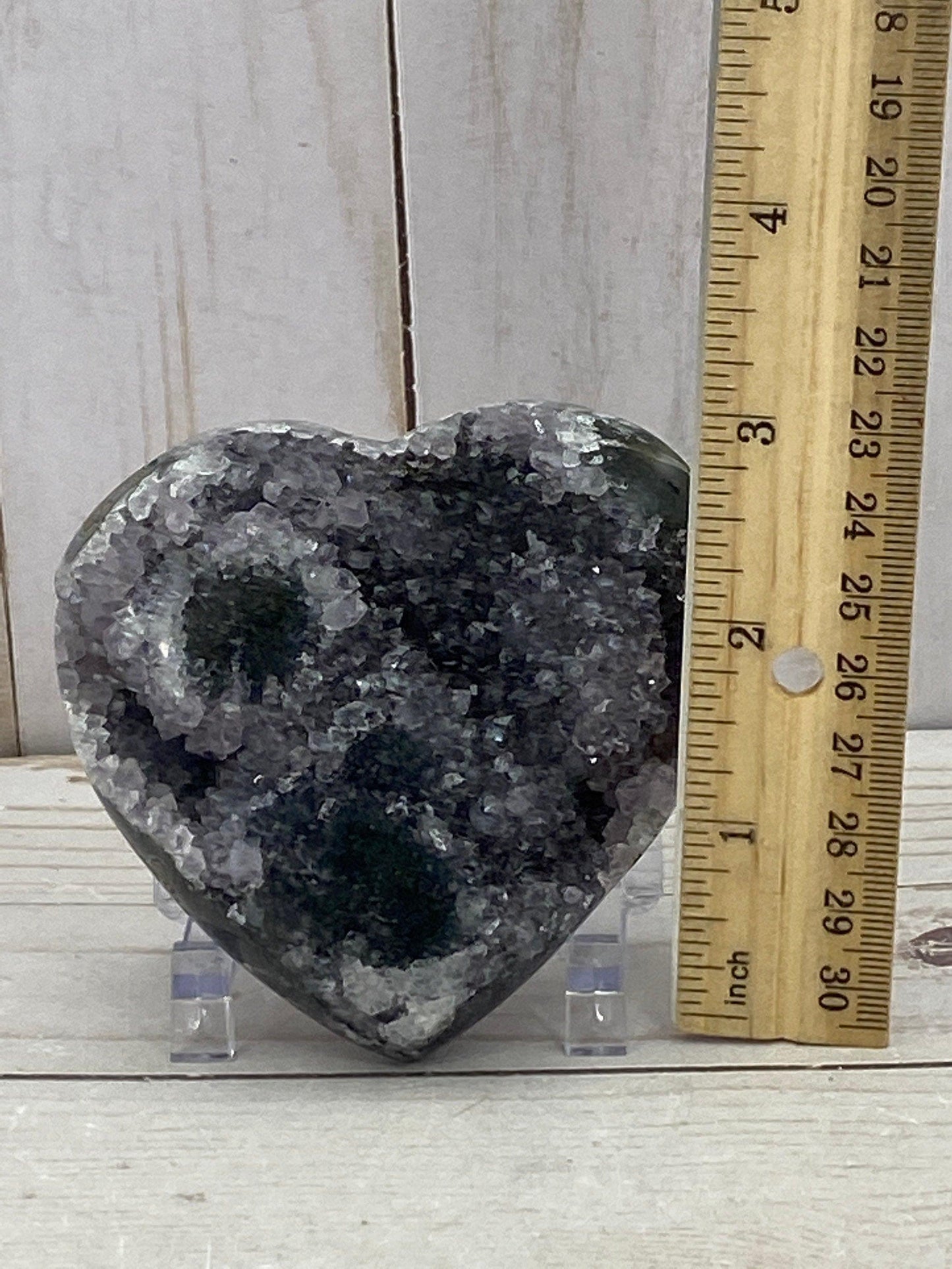 Heart-shaped amethyst quartz cluster - RocciaRoba