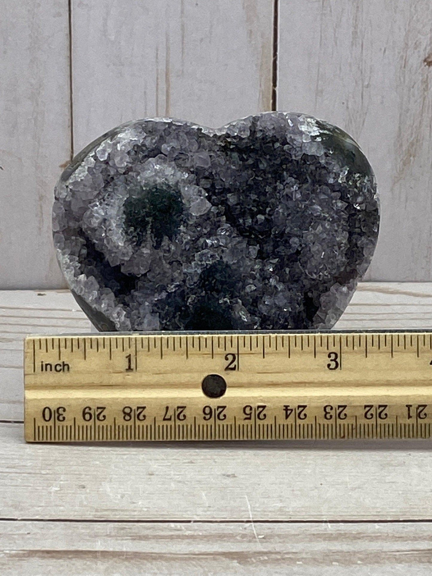Heart-shaped amethyst quartz cluster - RocciaRoba