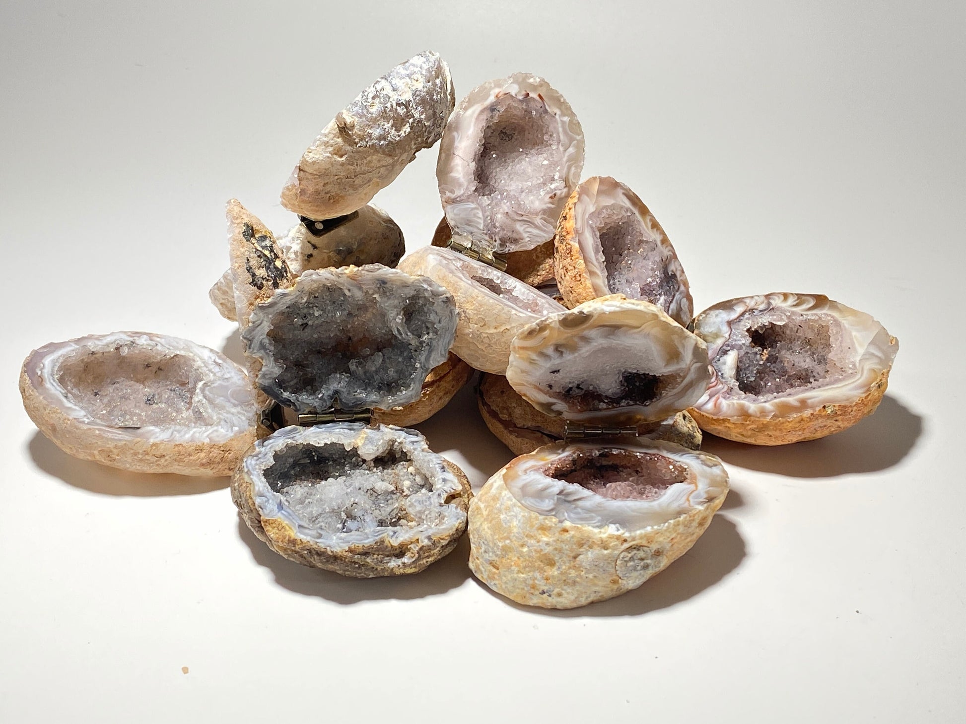 Hinged geode ring box, natural undyed extra quality geode