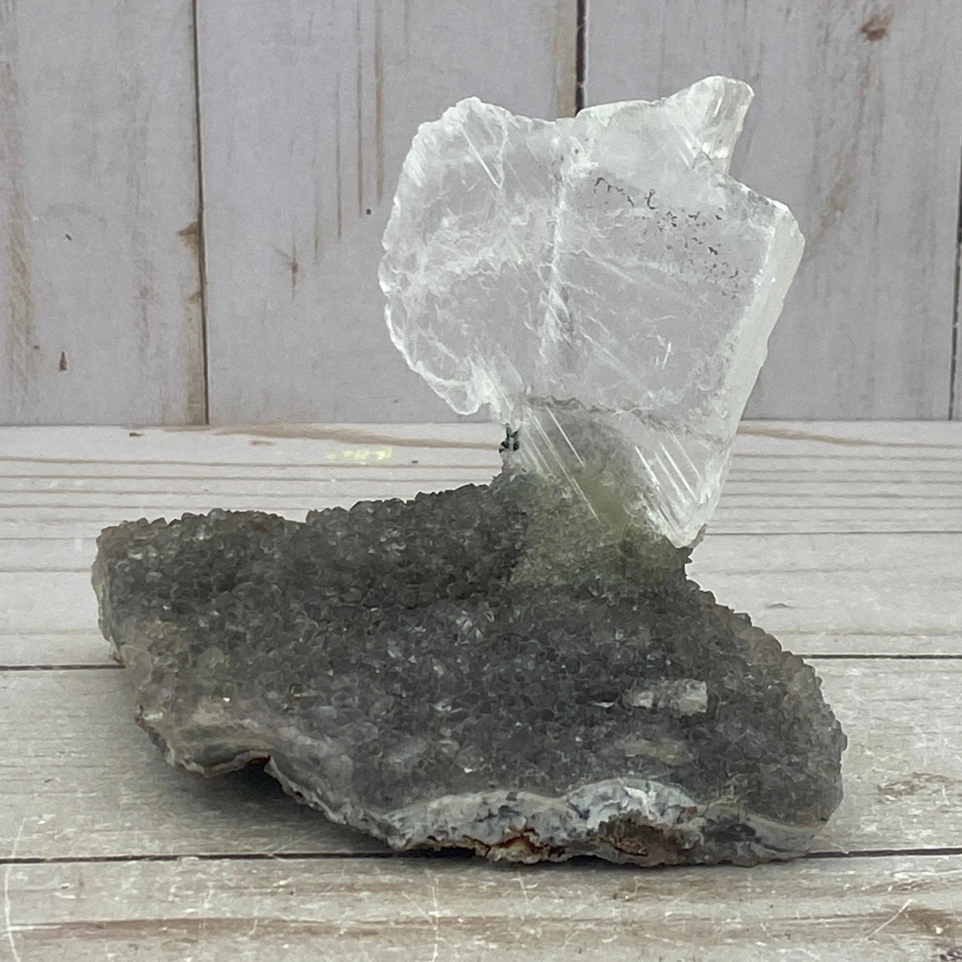 Selenite on amethyst - RocciaRoba