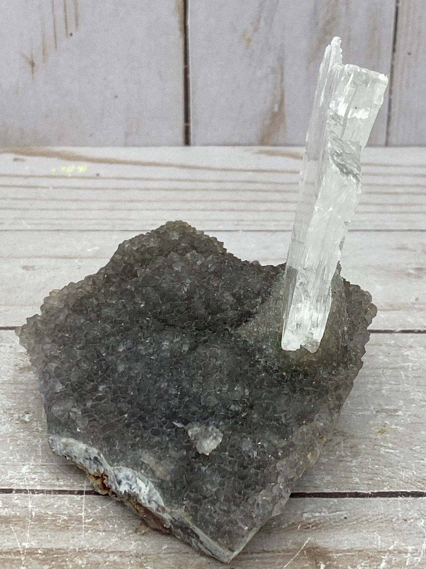 Selenite on amethyst - RocciaRoba