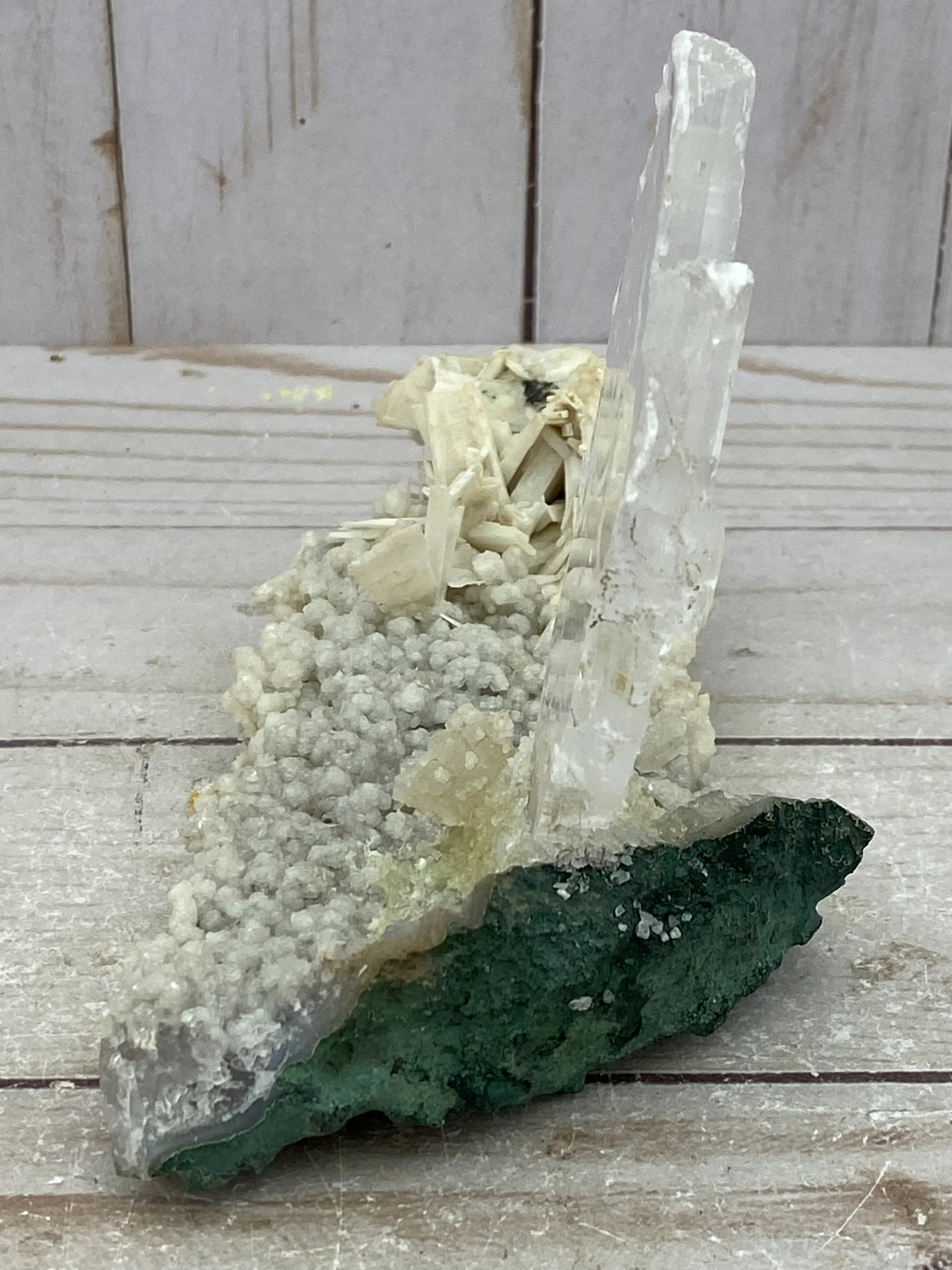 Selenite on amethyst - RocciaRoba