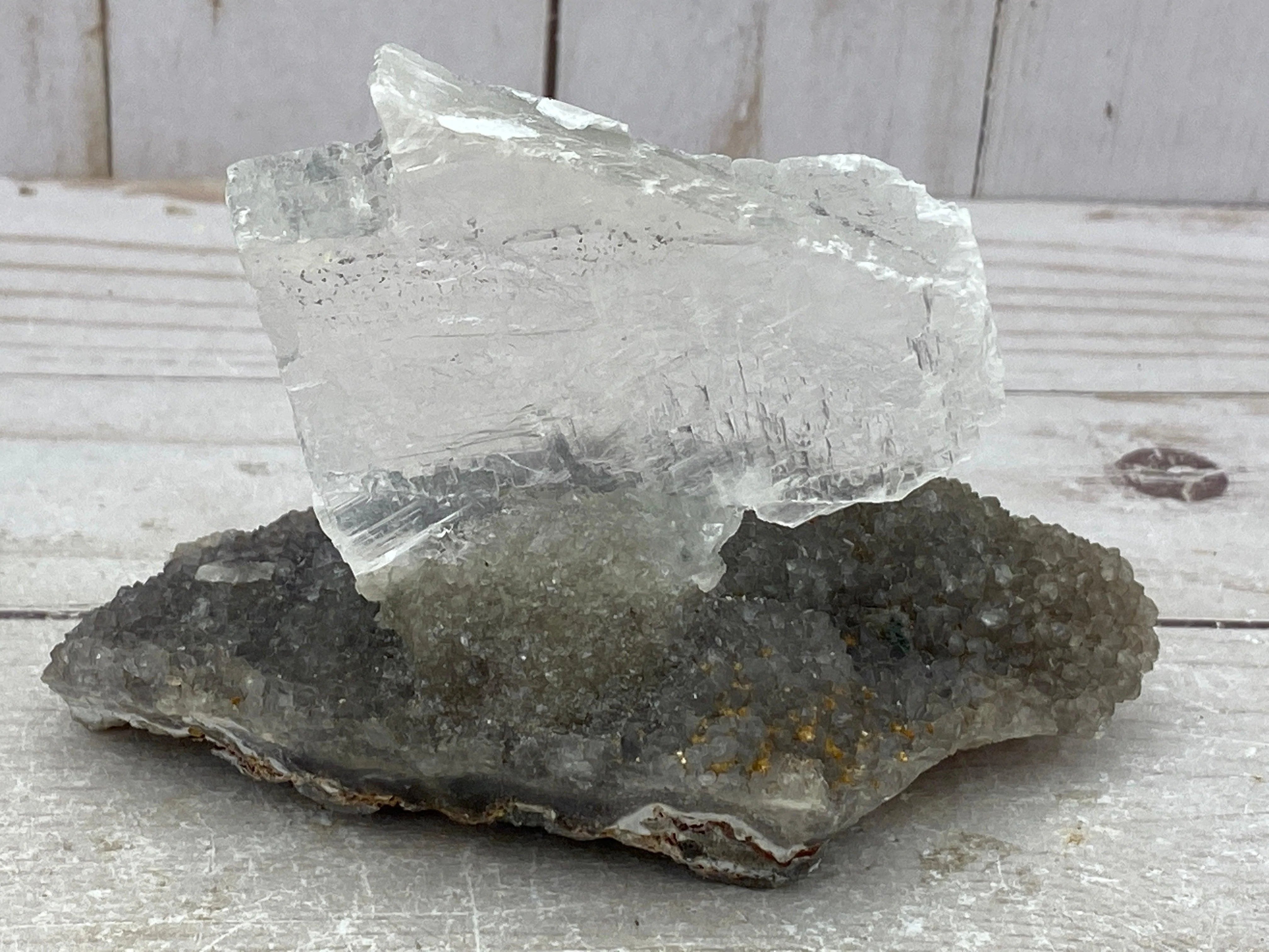 Selenite on amethyst - RocciaRoba