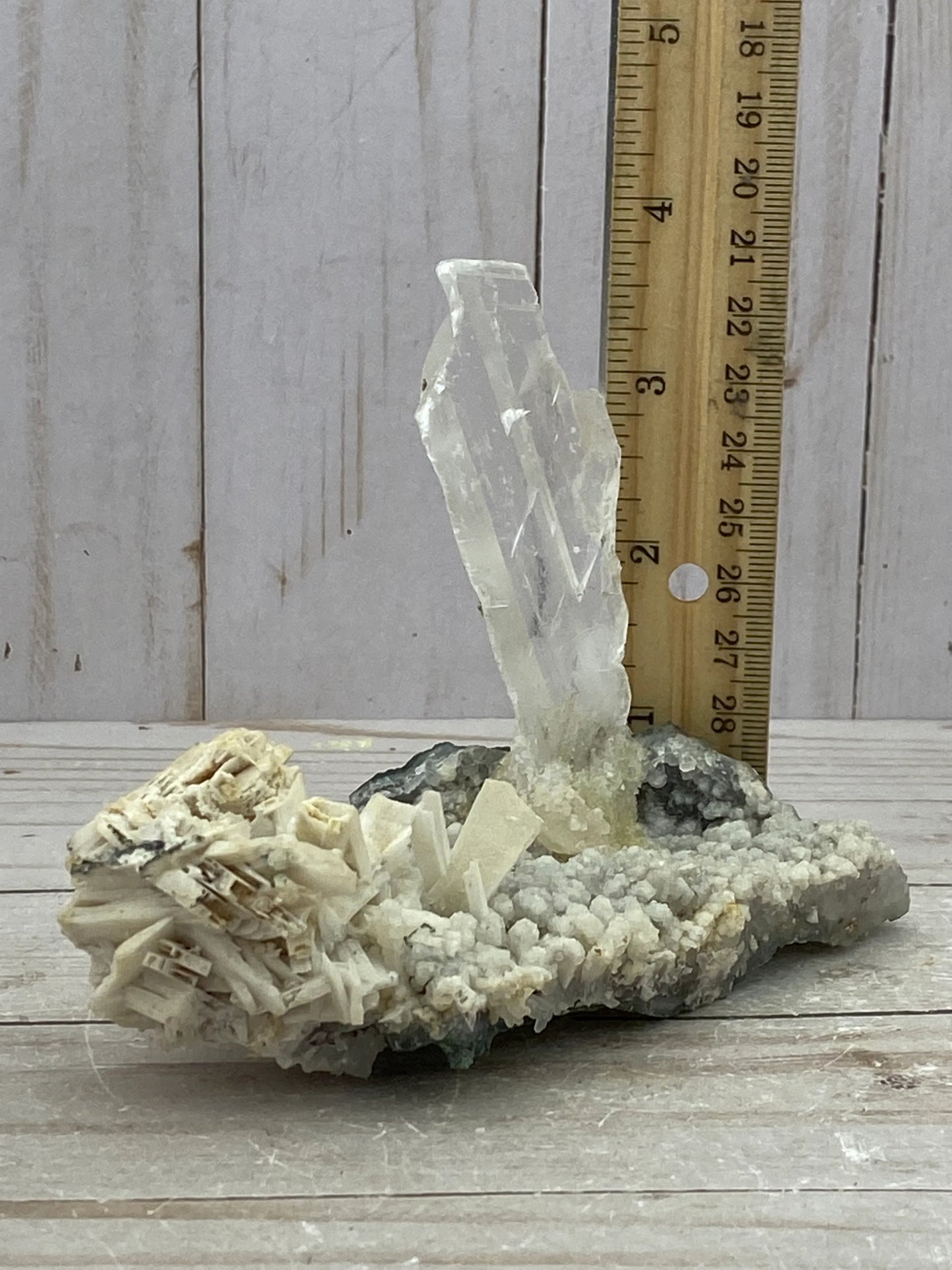 Selenite on amethyst - RocciaRoba