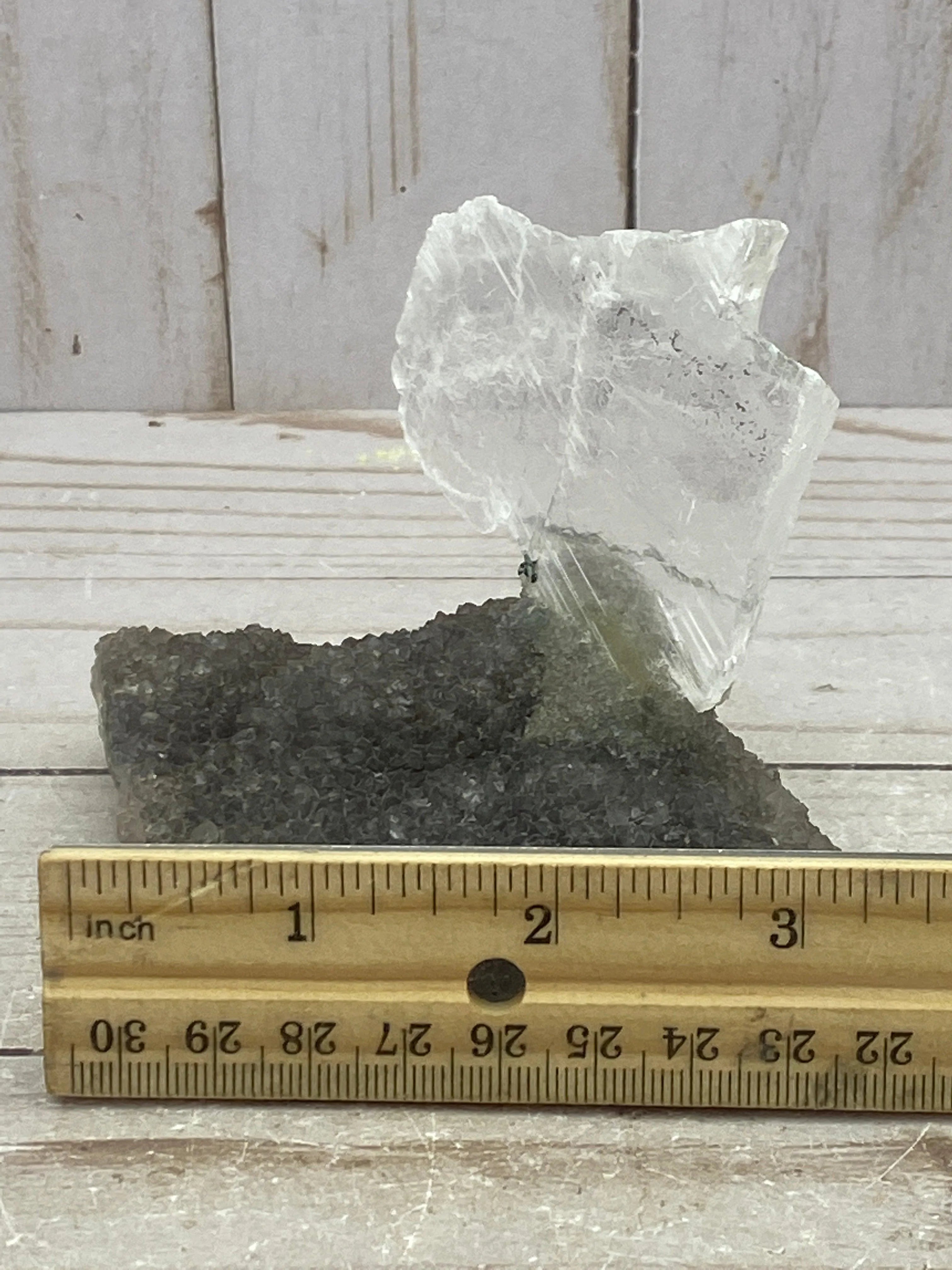 Selenite on amethyst - RocciaRoba